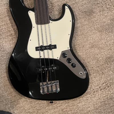 Fender Jazz Bass  1993-94 Fretless image 13