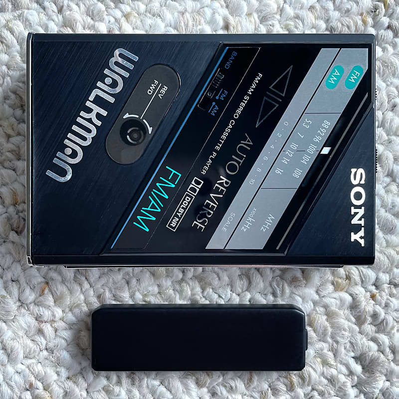 Sony F102 Walkman Cassette Player, Awesome Black ! Working !