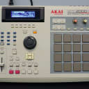 Akai MPC2000XL MIDI Production Center Sampler Sequencer Drum Machine 8 Outs & CF