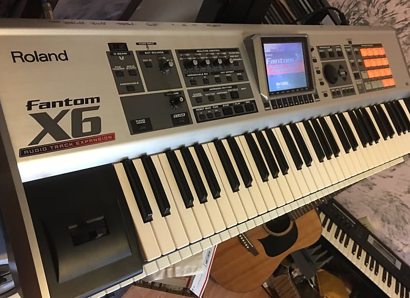 Roland Fantom X6 /con 84 Samples Gruperos y de Banda/ 61-Key