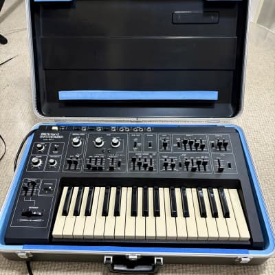 Roland SH-1 32-Key Synthesizer 1978 - 1979 - Black