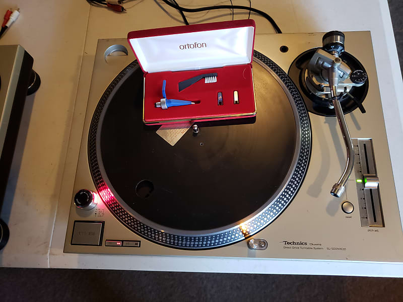 Sweet Technics SL1200 MK3D-Concorde Blue set-up and Dust Dover