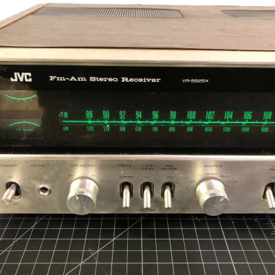 Vintage JVC FM-AM Stereo Receiver VR-5525X image 2