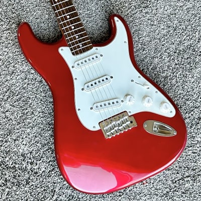 2021 Squier Classic Vibe Stratocaster '60s Candy Apple Red image 2