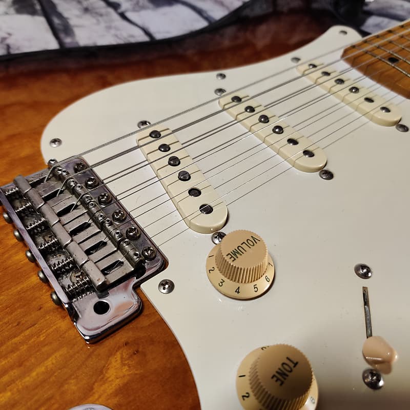 BACCHUS Headway BST-54V Stratocaster Burst w/Fender 57/62