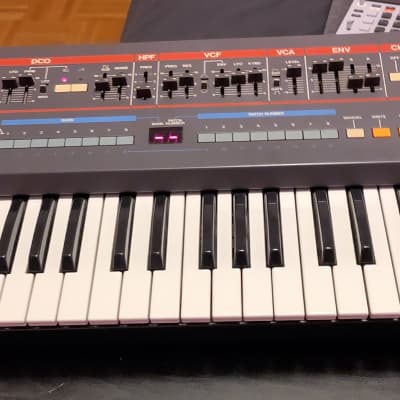 Roland Juno-106 61-Key Programmable Polyphonic Synthesizer 1984 - 1985 - Black