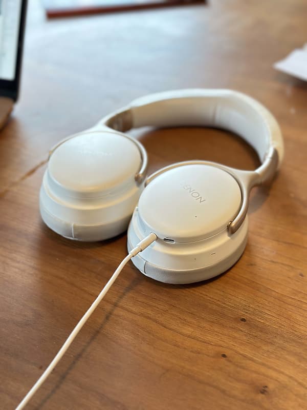 Denon AH-GC25NC Premium Wired Noise-Cancelling Headphones 2021 - White