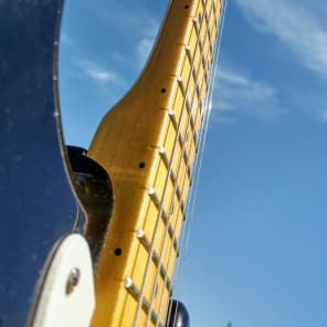 Squier by Fender Stratocaster HSS 90s Black/Maple Squier by Fender Stratocaster HSS 90s Black/Maple