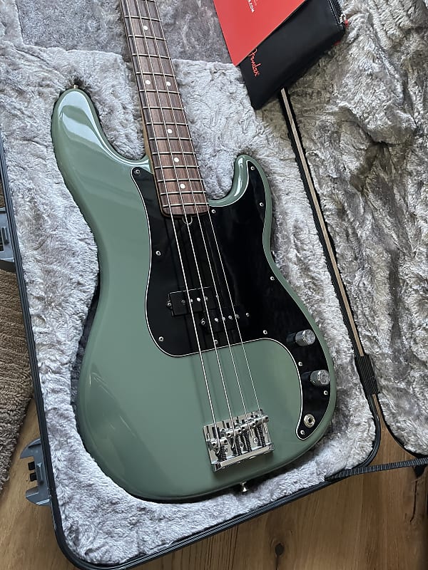 Fender American Professional Precision Bass Antique Olive