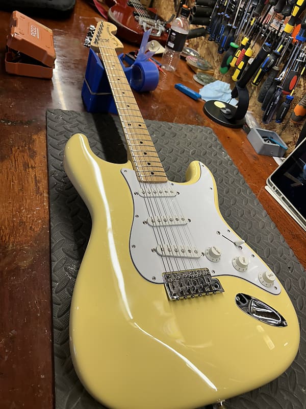 Fender Stratocaster ST-72 86DSC 【難あり】 Fender JAPAN ST72-86 DSC - Yellow White | Blue Guitars