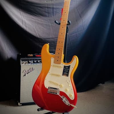 Fender Player Plus Stratocaster with Maple Fretboard 2023 - Tequila Sunrise image 4