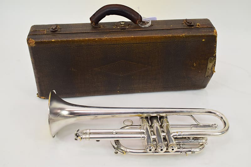 Levante LV-TR6301 Key of Bb Trumpet Bell & Leadpipe in Gold Brass w/Soft  Case & Mouthpiece 7C