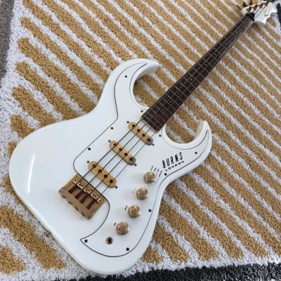BURNS LONDON　BISON BASS WHITE　バーンズ　 廃盤！ BURNS LONDON BISON BASS WHITE バーンズ 廃盤！ - メルカリ