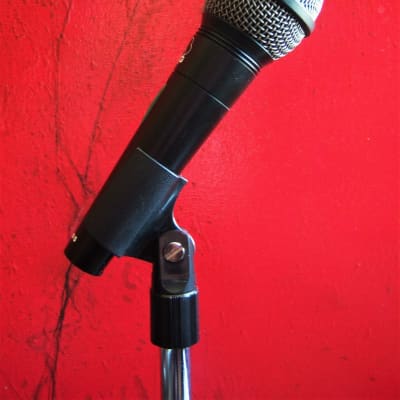 AKG D8000S Dynamic cardioid microphone Low Z w accessories