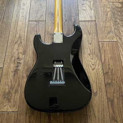 Vintage 1985 Fender ST-57 Black Stratocaster 1957 Reissue E Serial Electric Guitar MIJ Fujigen image 3