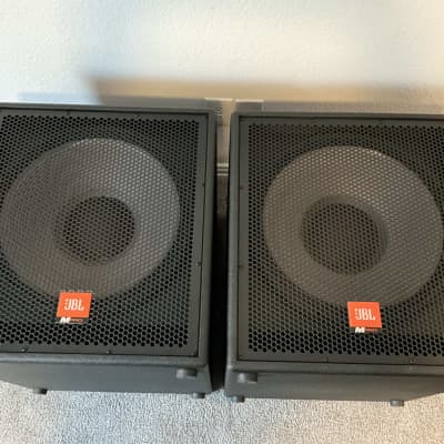 JBL MPro MP418S (18