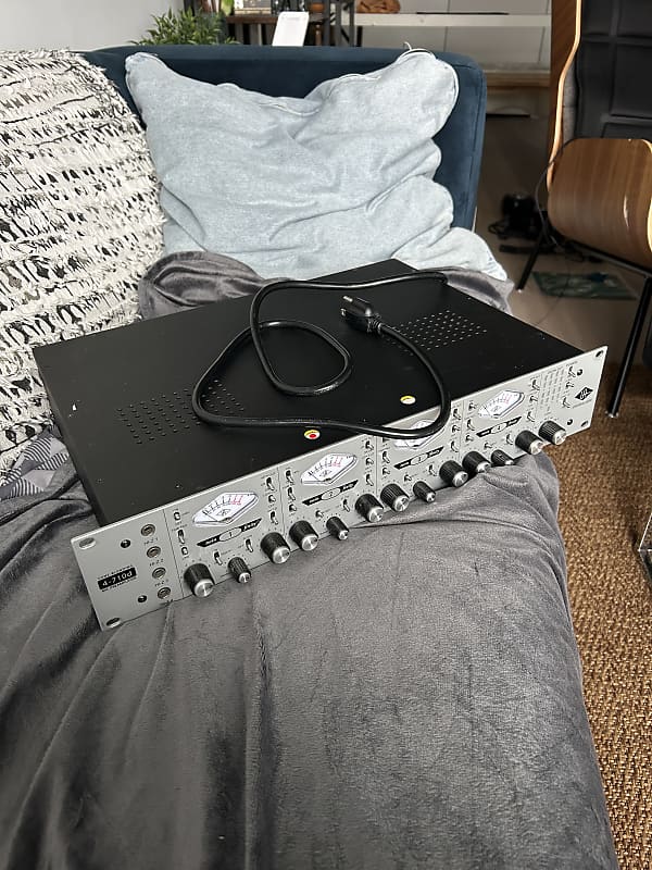 Universal Audio 4-710d Four-Channel Mic Preamp | Reverb Canada