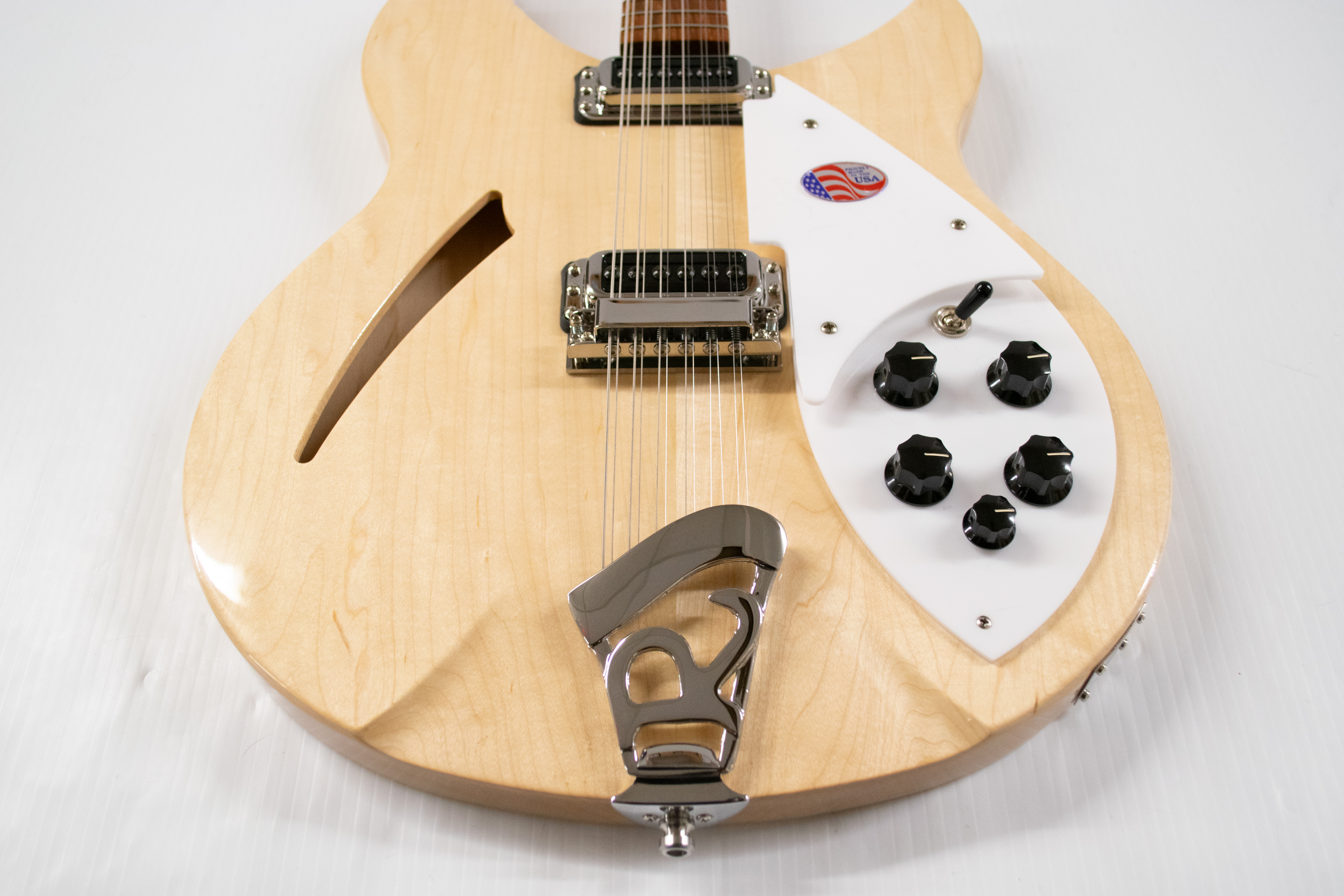 Rickenbacker 330/12 Semi-hollow 12-string Electric Guitar - Mapleglo - Picture 2 of 12