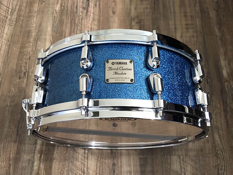 Yamaha Birch Custom Absolute 5.5x14 Blue Sparkle Snare Drum