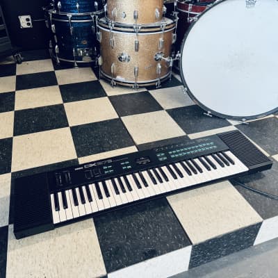 Yamaha DX27S FM Synthesizer 1980s