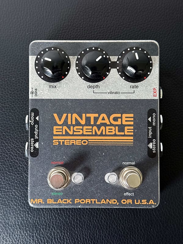 Mr. Black Stereo Vintage Ensemble