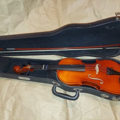 Skylark full-size 4/4 violin with bow and case. Very Good Condition for sale