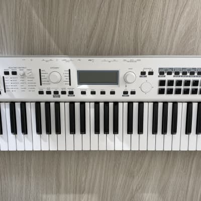 Korg KROSS 2 61-MB 61-Key Synthesizer Workstation Pure White