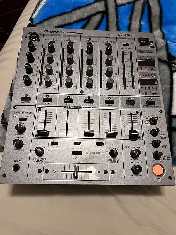 Pioneer DJM-600 Professional DJ Mixer 4-channel Effects | Reverb