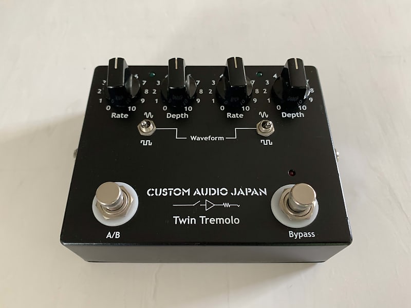 Custom Audio Japan Twin Tremolo ギターエフェクター