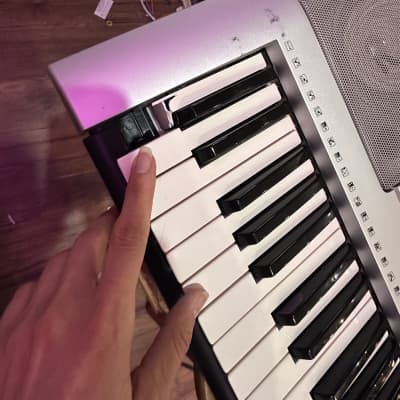 Yamaha PSR-E323: Great sounds, MIDI sockets and make sure
