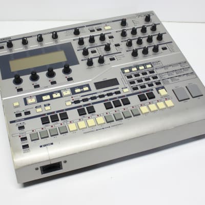 YAMAHA RS7000 MIDI Sequencer Sampler Synthesizer Groovebox RS 7000