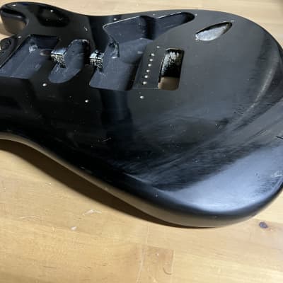 Squier Strat body - Black - relic - with loaded pickguard image 5