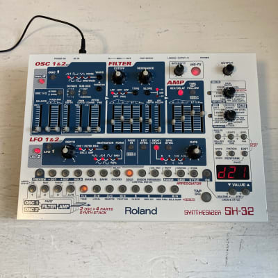 Roland SH-32 Desktop Synthesizer Module 2002 - 2004 - White