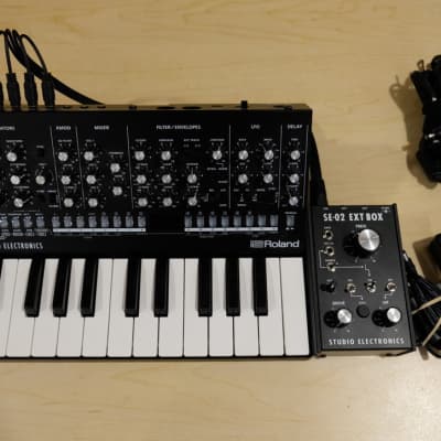 Roland SE-02 Analog Synthesizer plus Studio Electronics Extension 