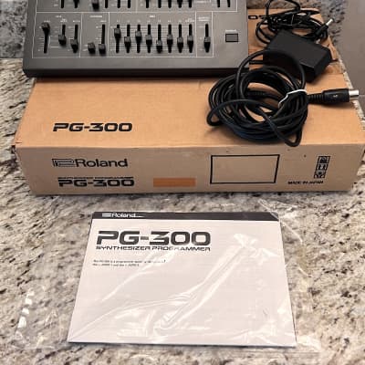 Excellent Roland PG-300 Synthesizer Programmer Alpha Juno 1, 2 MKS-50 + Org. Box PG300