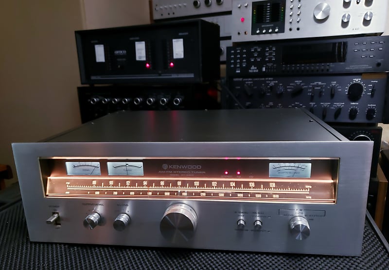 Kenwood KT 8300 Vintage HiFi Audio FM/AM Tuner - LED VU Meters