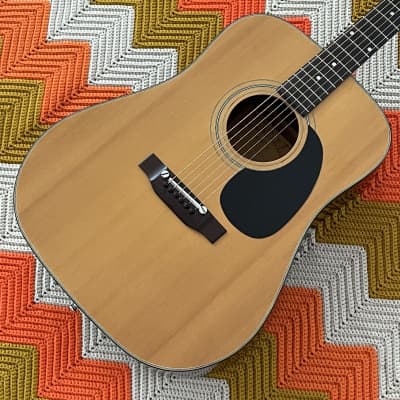 1970年代に日本の松本のマツモクで製造されたGranada J200モデル rtnr3ucriq0jvei7iwlm.jpg