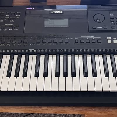 Yamaha PSR-EW400 76-Key Portable Keyboard 2010s - Black
