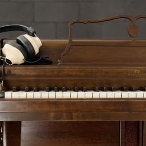 Wurlitzer 720 Electronic Piano with Vibrato in Walnut image 2