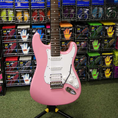 Cruiser ST-200 electric guitar in pretty pink by Crafter