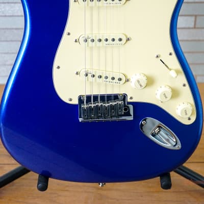Fender American Ultra Stratocaster with Maple Fretboard - Cobra Blue image 5