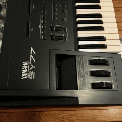 Yamaha SY77 Synthesizer