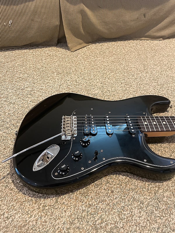 Fender Stratocaster Deluxe Series HSS 2011 Black image 1