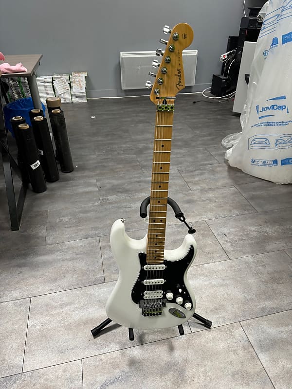 ギター Fender Mexico Player Strat FR HSS MN PWT ギター Fender Mexico Player Strat FR HSS MN PWT Fender