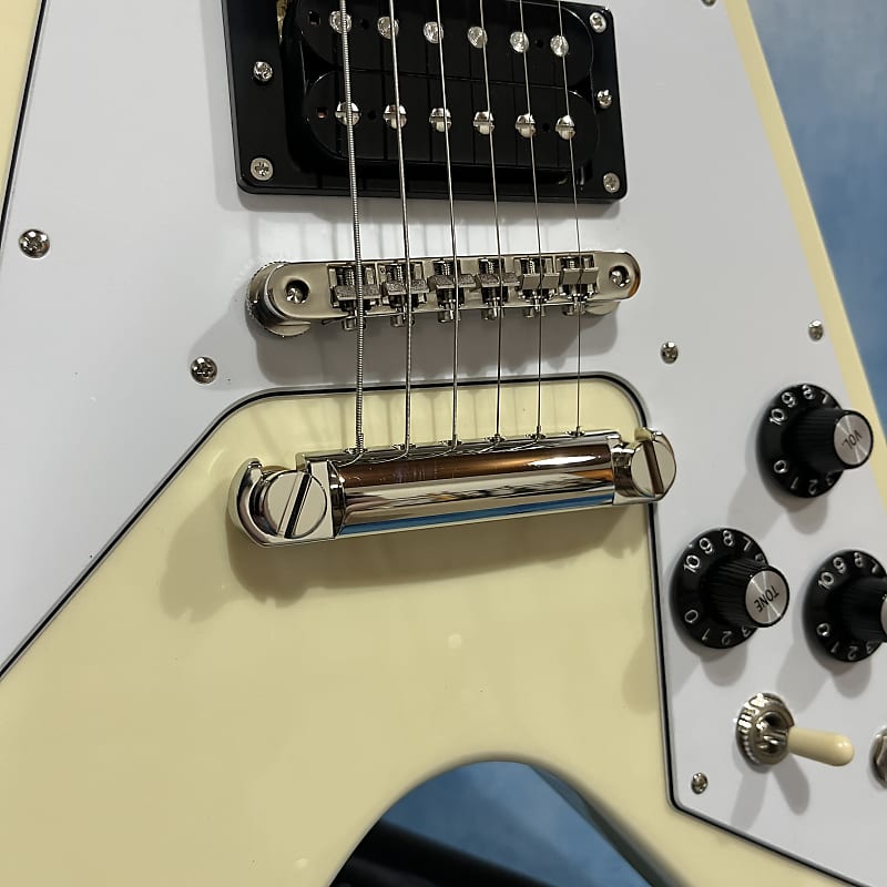 新品同様 EDWARDS E-FV-LTD フライング V flying ギター Edwards E-FV-LTD Vintage White Flying V type electric guitar