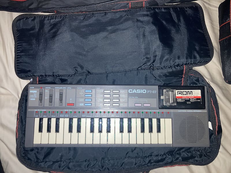 Casio PT-87 32-Key Mini Synthesizer 1980s - Black image 1