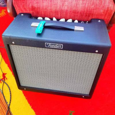 Amazon.com: Fender Blues Junior Guitar Amplifier, Lacquered Tweed, with  2-Year Warranty : Musical Instruments