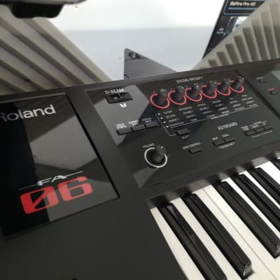 Roland FA-06 61-Key Music Workstation with Synthonia Libraries