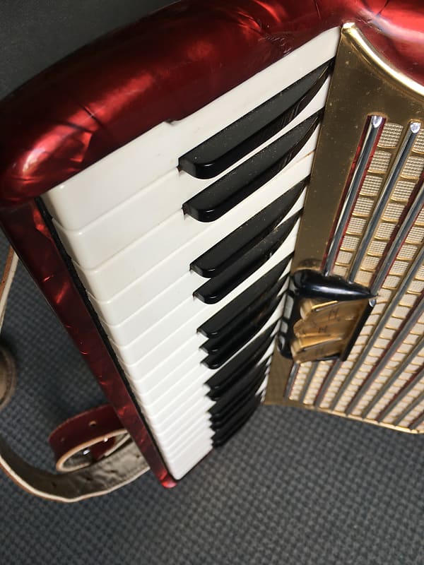 Akkordeon Hohner Concerto outlets II Rot