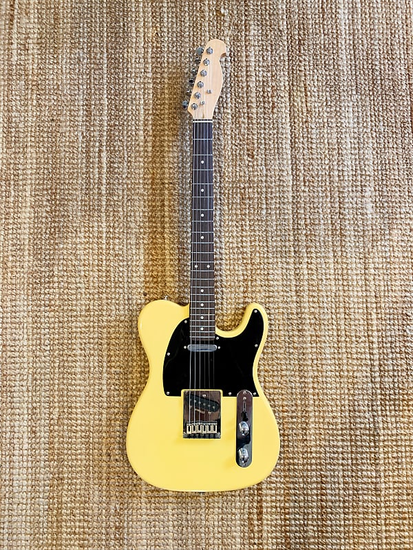 Custom Fender Telecaster-style guitar: all the chime you need and it’s easy to play! image 1